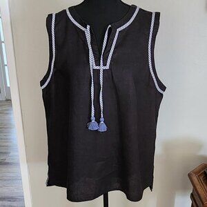 CROWN AND IVY V-NECK TOP